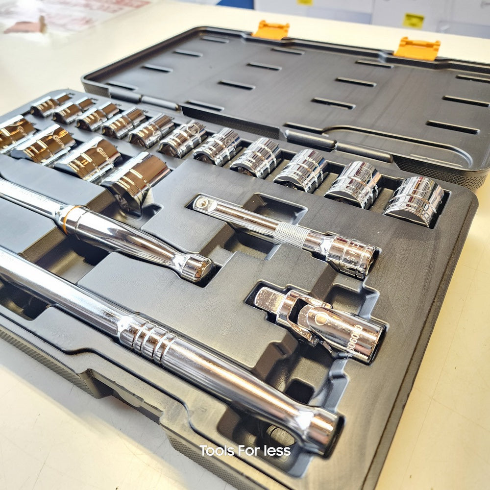 1/2 in Drive 6-Point Standard SAE Ratchet and Socket 1/2 in Drive 6-Point Standard SAE Ratchet and Socket